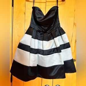 Elegant Black and White Strapless Dress